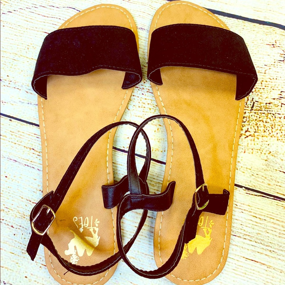 New Camel Toe Black Sandal with box